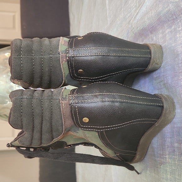 Euc camo guess wedge booties size 6.5 - Picture 3 of 5